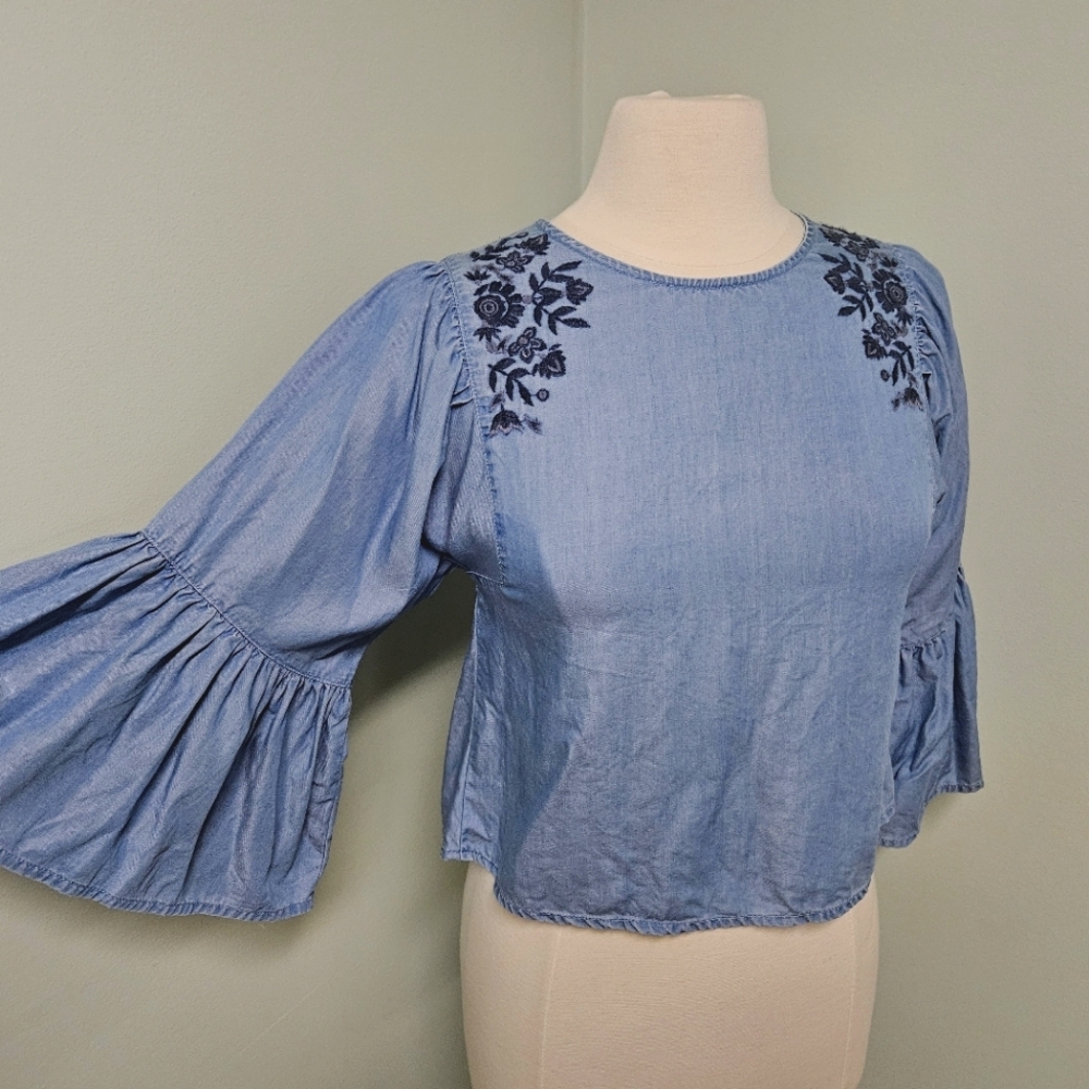 Hollister Top Floral Flare Bell Sleeves Embroidered Flowy Cropped Chambray XS